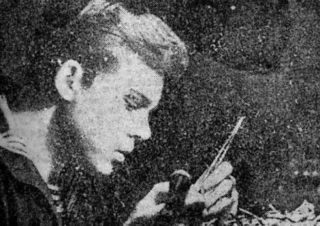 Сорокин  Анатолий курсант  собирает селектор ТМУРП - 16 март 1969