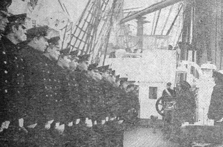 Торжественное построение курсантов ТМУРП на палубе парусника «Крузенштерн» – ТМУРП 23 11 1976