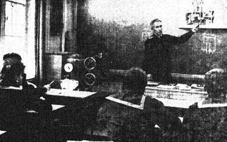 Аранович Ш.  объясняет устройство двигателя – ТМУРП 01 11 1985