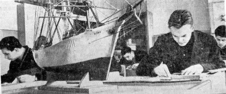 Таллинский рыбопромышленный    техникум , будущие  штурманы  за  учебой - 23 мяа 1964