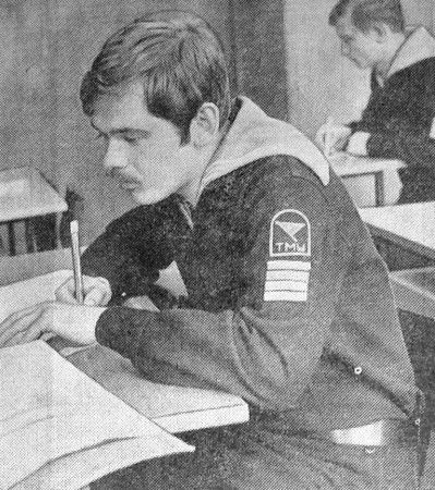 Турчев Василий  успешно сдает выпускные  экзамены по специальности эксплуатация судовых холодильных установок -  ТМУРП 23 06 1973