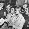 Харитонов Моисей комиссар Ледового похода в зале ТМУРП с курсантами  - 28 10 1971